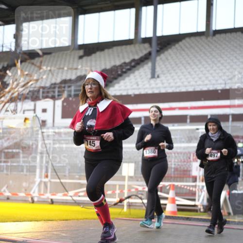 07.12.2025 - St. Pauli X-Mass-Run No. 15 Patografie http://msf.ph/oto/9368368 07.12.2025 11:10:32 Ziel 29, 30, 31, 49, 53, 122, 134, 745, 1064, 1066, 1380, 1398, 1626, 1692, 1694, 1697, 1739, 1740, 3124, 3136 meine-sportfotos.de