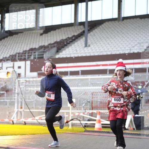 07.12.2025 - St. Pauli X-Mass-Run No. 15 Patografie http://msf.ph/oto/9368383 07.12.2025 11:10:53 Ziel 48, 660, 667, 669, 1400, 1402, 1584, 2616, 4574 meine-sportfotos.de