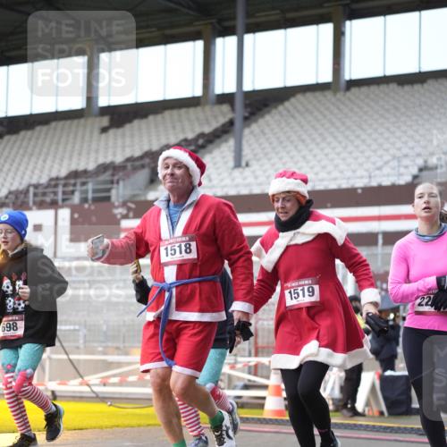 07.12.2025 - St. Pauli X-Mass-Run No. 15 Patografie http://msf.ph/oto/9368387 07.12.2025 11:11:02 Ziel 48, 660, 667, 669, 697, 698, 1518, 1519, 1707, 2258, 2616, 2742 meine-sportfotos.de