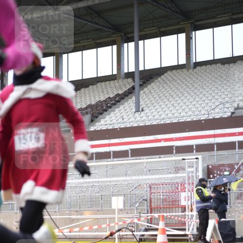 07.12.2025 - St. Pauli X-Mass-Run No. 15 Patografie http://msf.ph/oto/9368390 07.12.2025 11:11:03 Ziel 48, 660, 667, 669, 697, 698, 817, 1518, 1519, 1557, 1565, 1568, 1707, 2258, 2742 meine-sportfotos.de