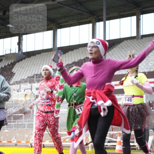 07.12.2025 - St. Pauli X-Mass-Run No. 15 Patografie http://msf.ph/oto/9368406 07.12.2025 11:11:12 Ziel 182, 190, 411, 697, 698, 777, 787, 788, 812, 815, 817, 832, 841, 909, 1145, 1146, 1147, 1518, 1519, 1557, 1565, 1568, 1619, 1707, 2258, 2742, 4801, 4805, 4806, 4810, 4813, 5005, 5006 meine-sportfotos.de