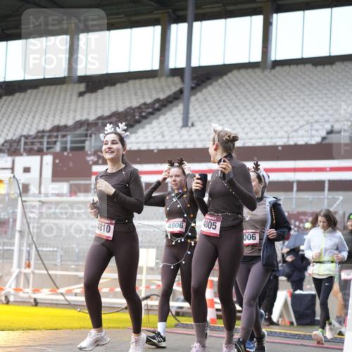 07.12.2025 - St. Pauli X-Mass-Run No. 15 Patografie http://msf.ph/oto/9368410 07.12.2025 11:11:15 Ziel 171, 182, 190, 411, 697, 698, 777, 787, 788, 812, 815, 817, 832, 841, 909, 1145, 1146, 1147, 1518, 1519, 1557, 1565, 1568, 1619, 1707, 1770, 2258, 2742, 4801, 4805, 4806, 4810, 4813, 5005, 5006 meine-sportfotos.de