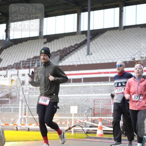 07.12.2025 - St. Pauli X-Mass-Run No. 15 Patografie http://msf.ph/oto/9368417 07.12.2025 11:11:17 Ziel 171, 182, 190, 411, 697, 698, 777, 787, 788, 812, 815, 817, 832, 841, 909, 1145, 1146, 1147, 1309, 1519, 1557, 1565, 1568, 1619, 1707, 1770, 2258, 2742, 4801, 4805, 4806, 4810, 4813, 5005, 5006 meine-sportfotos.de