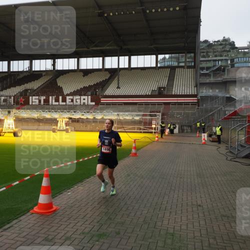 07.12.2025 - St. Pauli X-Mass-Run No. 15 Fabian Wolf http://msf.ph/oto/9368421 07.12.2025 09:50:14 Ziel 1896 meine-sportfotos.de