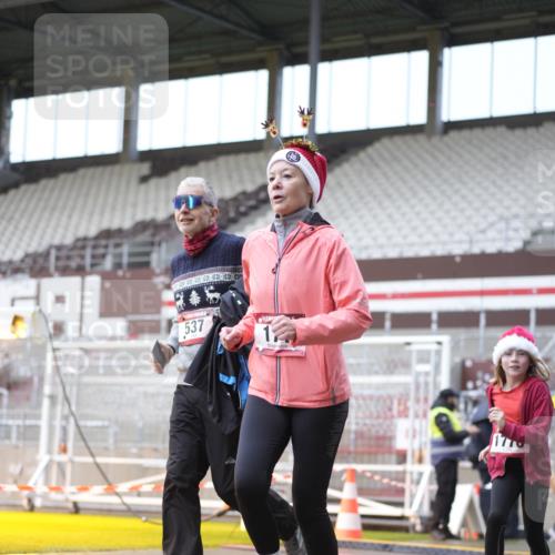 07.12.2025 - St. Pauli X-Mass-Run No. 15 Patografie http://msf.ph/oto/9368422 07.12.2025 11:11:18 Ziel 171, 182, 190, 411, 777, 787, 788, 812, 815, 817, 832, 841, 909, 1145, 1146, 1147, 1309, 1557, 1565, 1568, 1619, 1707, 1770, 2258, 2742, 4801, 4805, 4806, 4810, 4813, 5005, 5006 meine-sportfotos.de