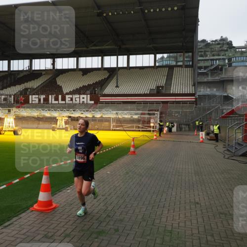 07.12.2025 - St. Pauli X-Mass-Run No. 15 Fabian Wolf http://msf.ph/oto/9368423 07.12.2025 09:50:14 Ziel 1896 meine-sportfotos.de