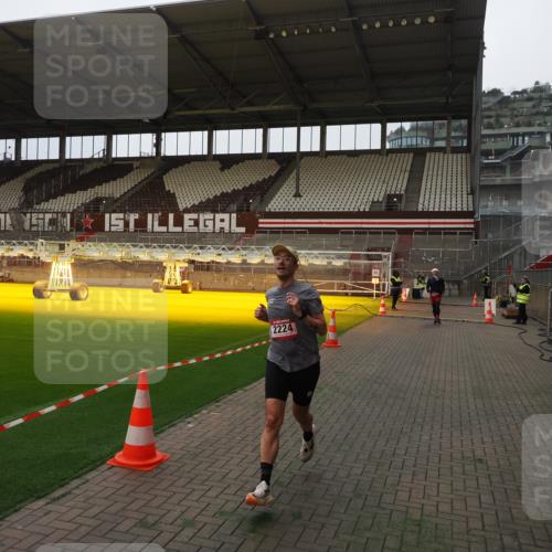 07.12.2025 - St. Pauli X-Mass-Run No. 15 Fabian Wolf http://msf.ph/oto/9368433 07.12.2025 09:50:58 Ziel 615, 2224 meine-sportfotos.de