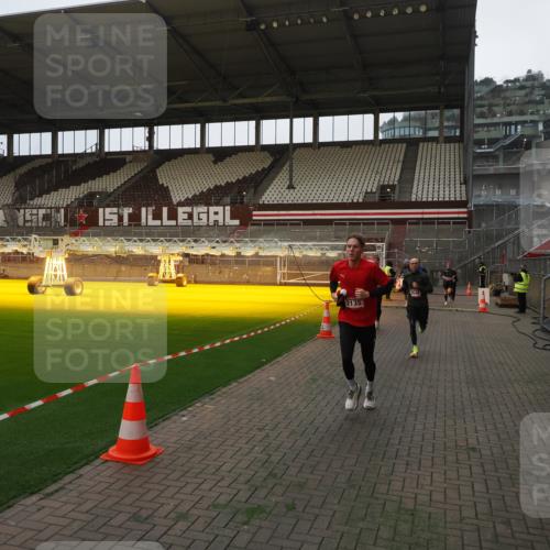 07.12.2025 - St. Pauli X-Mass-Run No. 15 Fabian Wolf http://msf.ph/oto/9368441 07.12.2025 09:51:16 Ziel 13, 615, 1258, 2135, 2646, 3110, 4273 meine-sportfotos.de