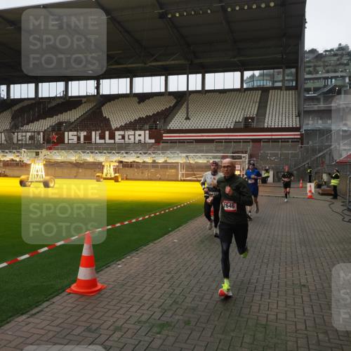 07.12.2025 - St. Pauli X-Mass-Run No. 15 Fabian Wolf http://msf.ph/oto/9368445 07.12.2025 09:51:17 Ziel 13, 615, 1258, 2030, 2135, 2646, 3110, 4273 meine-sportfotos.de
