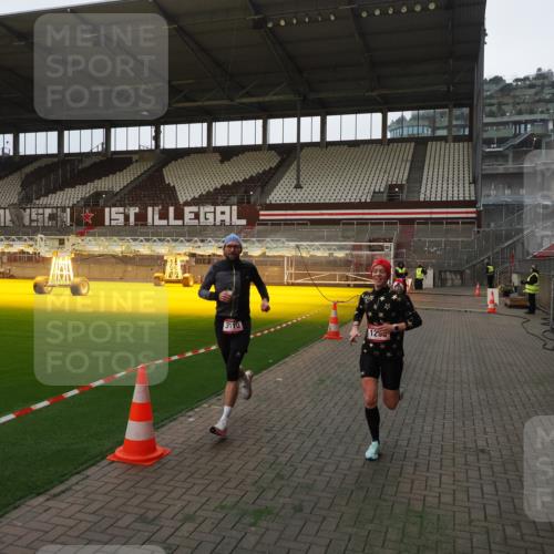 07.12.2025 - St. Pauli X-Mass-Run No. 15 Fabian Wolf http://msf.ph/oto/9368459 07.12.2025 09:51:21 Ziel 13, 1258, 2030, 2135, 2646, 3110, 4273 meine-sportfotos.de
