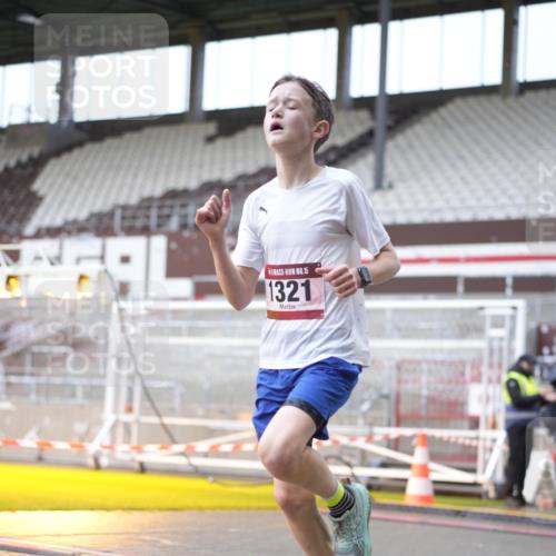 07.12.2025 - St. Pauli X-Mass-Run No. 15 Patografie http://msf.ph/oto/9368462 07.12.2025 11:11:28 Ziel 171, 182, 190, 1309, 1321, 1589, 1711, 1714, 1767, 1770, 4805, 4806, 4810, 5005, 5006 meine-sportfotos.de