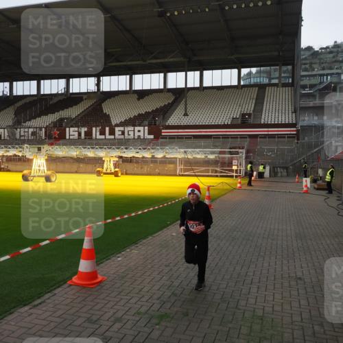 07.12.2025 - St. Pauli X-Mass-Run No. 15 Fabian Wolf http://msf.ph/oto/9368465 07.12.2025 09:51:22 Ziel 13, 1258, 2030, 2135, 2646, 3110, 4273 meine-sportfotos.de