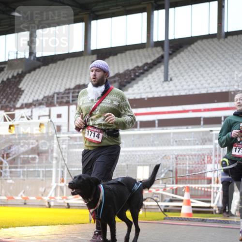 07.12.2025 - St. Pauli X-Mass-Run No. 15 Patografie http://msf.ph/oto/9368466 07.12.2025 11:11:30 Ziel 171, 182, 190, 1309, 1321, 1589, 1711, 1714, 1767, 1770, 4805, 4806, 4810, 5005, 5006 meine-sportfotos.de