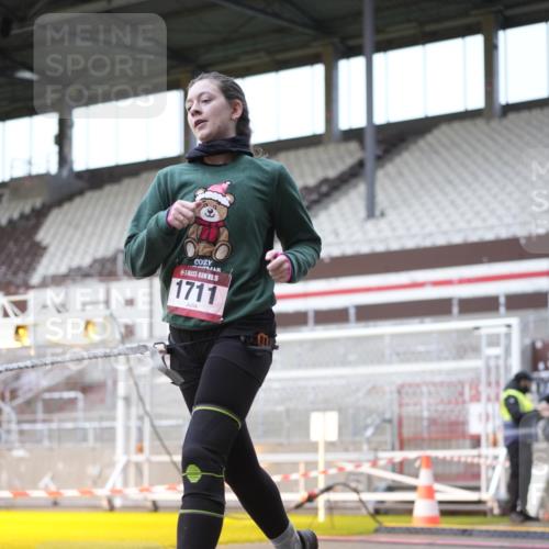 07.12.2025 - St. Pauli X-Mass-Run No. 15 Patografie http://msf.ph/oto/9368469 07.12.2025 11:11:31 Ziel 171, 182, 190, 1309, 1321, 1589, 1711, 1714, 1767, 1770 meine-sportfotos.de