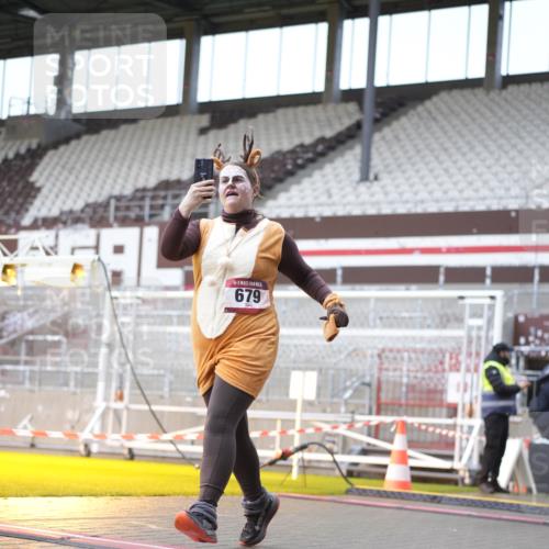 07.12.2025 - St. Pauli X-Mass-Run No. 15 Patografie http://msf.ph/oto/9368484 07.12.2025 11:11:40 Ziel 679, 689, 690, 1186, 1321, 1589, 1711, 1714, 1767 meine-sportfotos.de