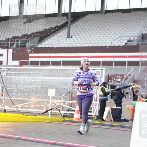 07.12.2025 - St. Pauli X-Mass-Run No. 15 Patografie http://msf.ph/oto/9368489 07.12.2025 11:11:42 Ziel 679, 689, 690, 694, 1186, 1321, 1711, 1714 meine-sportfotos.de