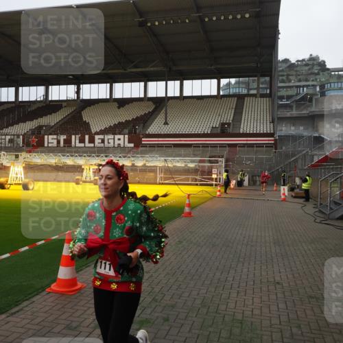 07.12.2025 - St. Pauli X-Mass-Run No. 15 Fabian Wolf http://msf.ph/oto/9368490 07.12.2025 09:51:36 Ziel 1117, 1258, 1893, 2030, 3110 meine-sportfotos.de