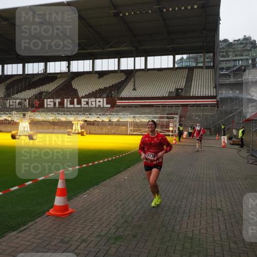 07.12.2025 - St. Pauli X-Mass-Run No. 15 Fabian Wolf http://msf.ph/oto/9368492 07.12.2025 09:51:43 Ziel 1117, 1893, 2178, 2494 meine-sportfotos.de