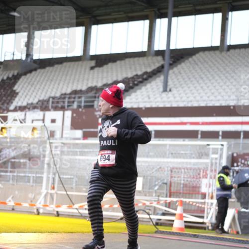 07.12.2025 - St. Pauli X-Mass-Run No. 15 Patografie http://msf.ph/oto/9368498 07.12.2025 11:11:47 Ziel 408, 437, 679, 689, 690, 694, 1186 meine-sportfotos.de