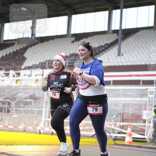 07.12.2025 - St. Pauli X-Mass-Run No. 15 Patografie http://msf.ph/oto/9368522 07.12.2025 11:12:08 Ziel 76, 79, 388, 416, 597, 605, 695, 819, 836, 888, 1246, 1278 meine-sportfotos.de