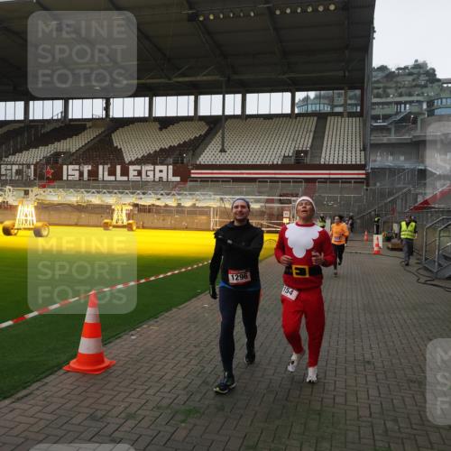 07.12.2025 - St. Pauli X-Mass-Run No. 15 Fabian Wolf http://msf.ph/oto/9368525 07.12.2025 09:52:25 Ziel 154, 195, 1296, 2034 meine-sportfotos.de