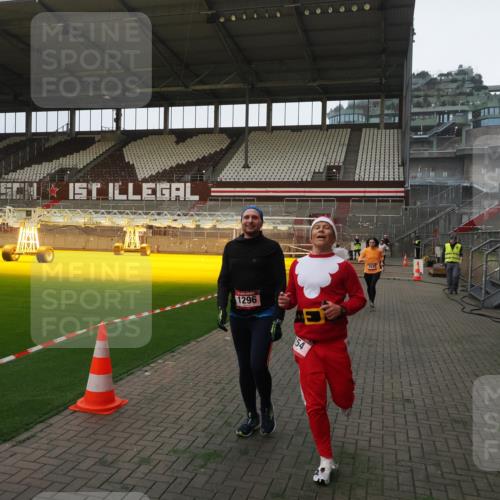 07.12.2025 - St. Pauli X-Mass-Run No. 15 Fabian Wolf http://msf.ph/oto/9368527 07.12.2025 09:52:25 Ziel 154, 195, 1296, 2034 meine-sportfotos.de