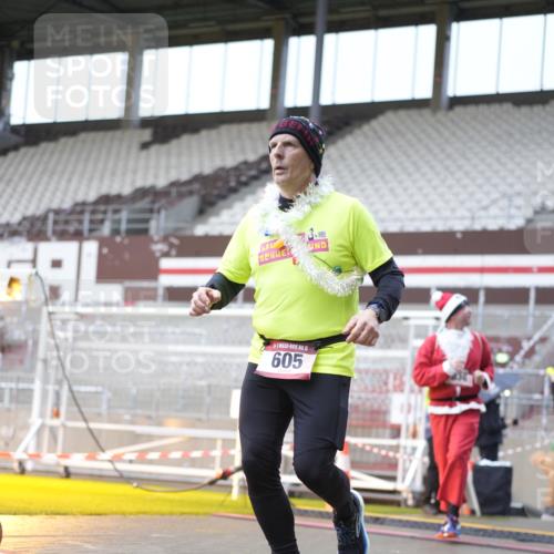 07.12.2025 - St. Pauli X-Mass-Run No. 15 Patografie http://msf.ph/oto/9368530 07.12.2025 11:12:11 Ziel 76, 79, 218, 388, 416, 597, 605, 671, 682, 695, 718, 819, 836, 839, 888, 1246, 1278 meine-sportfotos.de
