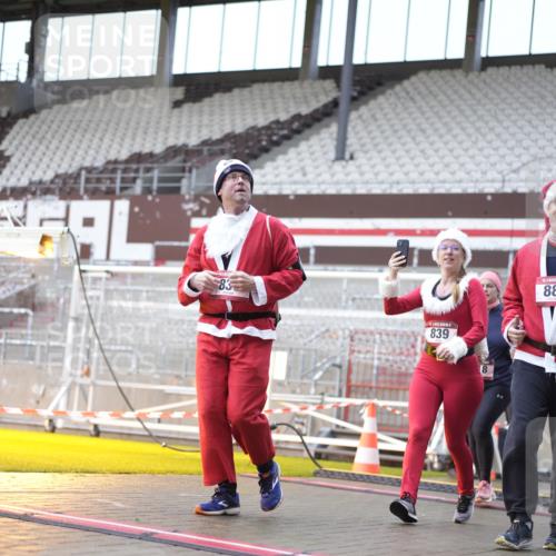 07.12.2025 - St. Pauli X-Mass-Run No. 15 Patografie http://msf.ph/oto/9368537 07.12.2025 11:12:13 Ziel 76, 79, 218, 388, 416, 597, 605, 671, 682, 718, 819, 836, 839, 888, 1246, 1278, 2858 meine-sportfotos.de