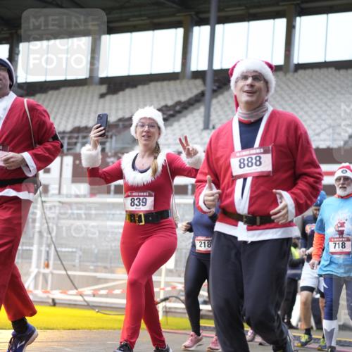 07.12.2025 - St. Pauli X-Mass-Run No. 15 Patografie http://msf.ph/oto/9368541 07.12.2025 11:12:14 Ziel 76, 79, 218, 388, 416, 597, 605, 671, 682, 718, 836, 839, 888, 1246, 1278, 2858 meine-sportfotos.de