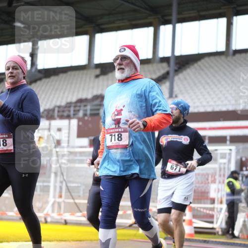 07.12.2025 - St. Pauli X-Mass-Run No. 15 Patografie http://msf.ph/oto/9368545 07.12.2025 11:12:16 Ziel 46, 76, 79, 218, 597, 605, 663, 671, 682, 718, 836, 839, 888, 1246, 2858 meine-sportfotos.de
