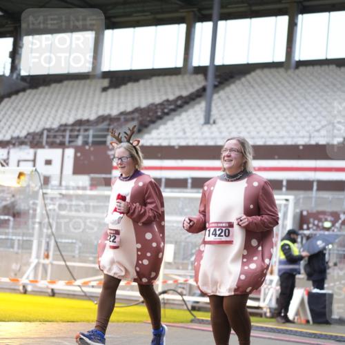 07.12.2025 - St. Pauli X-Mass-Run No. 15 Patografie http://msf.ph/oto/9368579 07.12.2025 11:12:36 Ziel 46, 489, 494, 663, 1142, 1261, 1420, 1422, 1423, 1609, 1610, 4794, 4802, 4804 meine-sportfotos.de