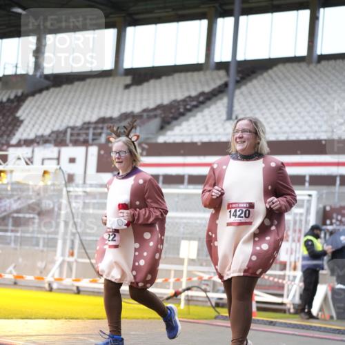 07.12.2025 - St. Pauli X-Mass-Run No. 15 Patografie http://msf.ph/oto/9368580 07.12.2025 11:12:36 Ziel 46, 489, 494, 663, 1142, 1261, 1420, 1422, 1423, 1609, 1610, 4794, 4802, 4804 meine-sportfotos.de