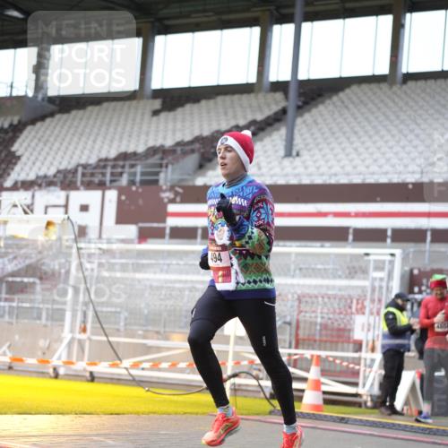 07.12.2025 - St. Pauli X-Mass-Run No. 15 Patografie http://msf.ph/oto/9368585 07.12.2025 11:12:38 Ziel 489, 494, 1142, 1261, 1420, 1422, 1423, 1609, 1610, 3167, 4794, 4802, 4804 meine-sportfotos.de