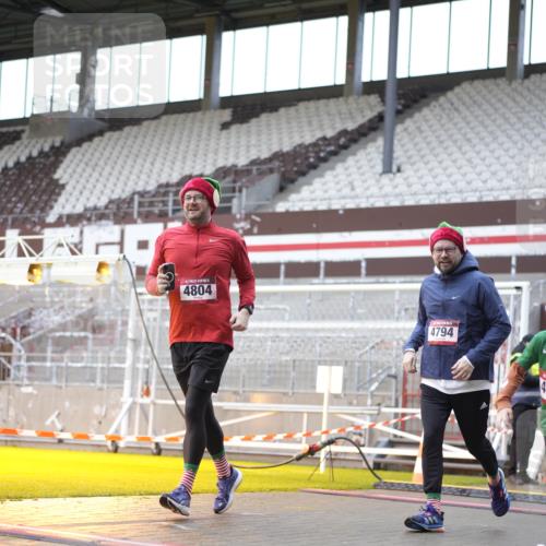 07.12.2025 - St. Pauli X-Mass-Run No. 15 Patografie http://msf.ph/oto/9368588 07.12.2025 11:12:41 Ziel 494, 1261, 1420, 1422, 1423, 1609, 1610, 3167, 4794, 4795, 4796, 4802, 4804 meine-sportfotos.de