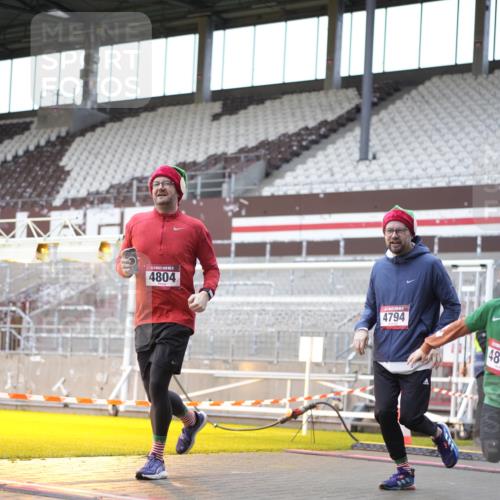 07.12.2025 - St. Pauli X-Mass-Run No. 15 Patografie http://msf.ph/oto/9368590 07.12.2025 11:12:41 Ziel 494, 1261, 1420, 1422, 1423, 1609, 1610, 3167, 4794, 4795, 4796, 4802, 4804 meine-sportfotos.de
