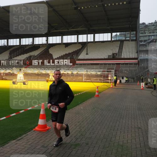 07.12.2025 - St. Pauli X-Mass-Run No. 15 Fabian Wolf http://msf.ph/oto/9368600 07.12.2025 09:53:09 Ziel 518, 937, 1874 meine-sportfotos.de