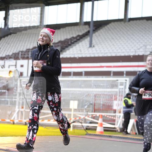 07.12.2025 - St. Pauli X-Mass-Run No. 15 Patografie http://msf.ph/oto/9368601 07.12.2025 11:12:45 Ziel 494, 681, 919, 1420, 1422, 1423, 3167, 4794, 4795, 4796, 4802, 4804 meine-sportfotos.de