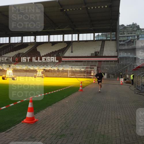 07.12.2025 - St. Pauli X-Mass-Run No. 15 Fabian Wolf http://msf.ph/oto/9368602 07.12.2025 09:53:17 Ziel 518, 3684 meine-sportfotos.de