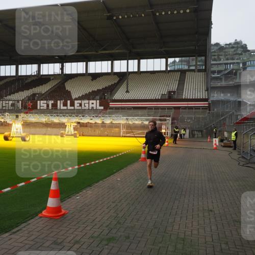 07.12.2025 - St. Pauli X-Mass-Run No. 15 Fabian Wolf http://msf.ph/oto/9368604 07.12.2025 09:53:18 Ziel 518, 3684 meine-sportfotos.de