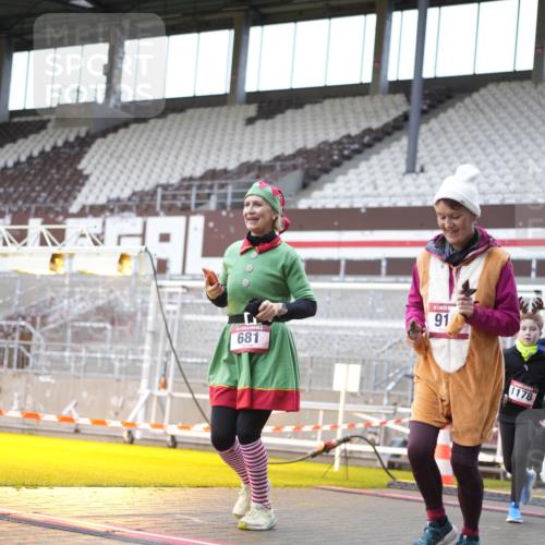 07.12.2025 - St. Pauli X-Mass-Run No. 15 Patografie http://msf.ph/oto/9368609 07.12.2025 11:12:51 Ziel 494, 681, 683, 684, 919, 1175, 1178, 1420, 1422, 1703, 3167, 4794, 4795, 4796, 4802, 4804 meine-sportfotos.de