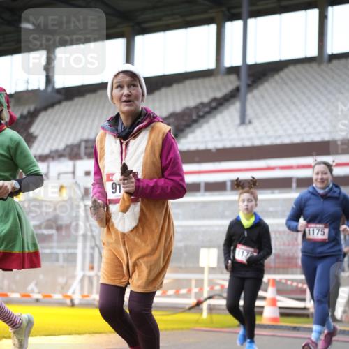 07.12.2025 - St. Pauli X-Mass-Run No. 15 Patografie http://msf.ph/oto/9368614 07.12.2025 11:12:51 Ziel 494, 681, 683, 684, 919, 1175, 1178, 1420, 1422, 1703, 3167, 4794, 4795, 4796, 4802, 4804 meine-sportfotos.de