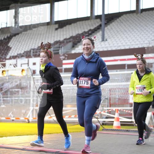 07.12.2025 - St. Pauli X-Mass-Run No. 15 Patografie http://msf.ph/oto/9368616 07.12.2025 11:12:52 Ziel 494, 681, 683, 684, 919, 1175, 1178, 1703, 3167, 4794, 4795, 4796, 4802, 4804 meine-sportfotos.de