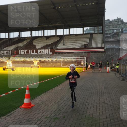 07.12.2025 - St. Pauli X-Mass-Run No. 15 Fabian Wolf http://msf.ph/oto/9368630 07.12.2025 09:53:43 Ziel 96, 115, 4050, 4061, 4062 meine-sportfotos.de