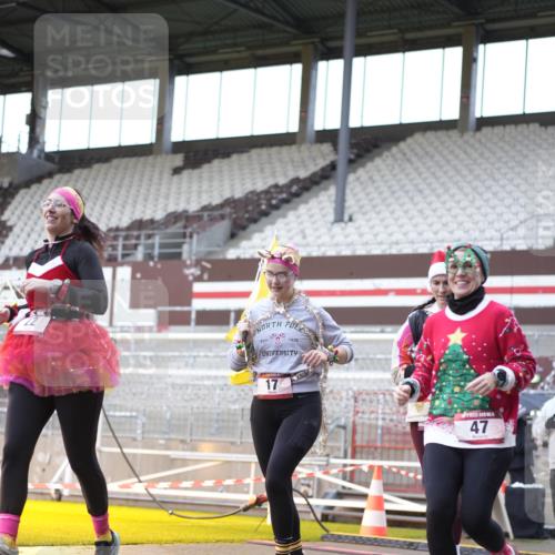 07.12.2025 - St. Pauli X-Mass-Run No. 15 Patografie http://msf.ph/oto/9368631 07.12.2025 11:13:04 Ziel 17, 22, 47, 681, 683, 684, 919, 1022, 1175, 1178, 1645, 1646, 1647, 1703 meine-sportfotos.de