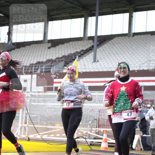 07.12.2025 - St. Pauli X-Mass-Run No. 15 Patografie http://msf.ph/oto/9368633 07.12.2025 11:13:04 Ziel 17, 22, 47, 681, 683, 684, 919, 1022, 1175, 1178, 1645, 1646, 1647, 1703 meine-sportfotos.de