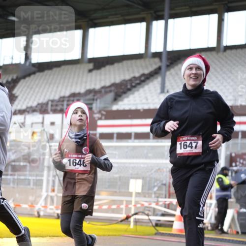 07.12.2025 - St. Pauli X-Mass-Run No. 15 Patografie http://msf.ph/oto/9368642 07.12.2025 11:13:08 Ziel 17, 22, 47, 683, 684, 1022, 1645, 1646, 1647, 1703 meine-sportfotos.de