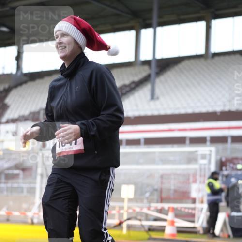 07.12.2025 - St. Pauli X-Mass-Run No. 15 Patografie http://msf.ph/oto/9368646 07.12.2025 11:13:08 Ziel 17, 22, 47, 683, 684, 1022, 1645, 1646, 1647, 1703 meine-sportfotos.de