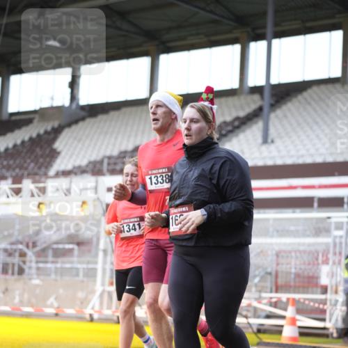 07.12.2025 - St. Pauli X-Mass-Run No. 15 Patografie http://msf.ph/oto/9368654 07.12.2025 11:13:18 Ziel 17, 22, 47, 585, 1022, 1338, 1341, 1645, 1646, 1647, 1664, 2125, 2773 meine-sportfotos.de