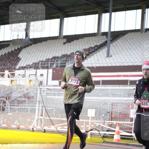 07.12.2025 - St. Pauli X-Mass-Run No. 15 Patografie http://msf.ph/oto/9368655 07.12.2025 11:13:21 Ziel 585, 1338, 1341, 1645, 1646, 1647, 1664, 2125, 2773 meine-sportfotos.de