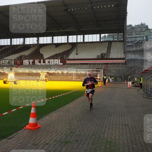 07.12.2025 - St. Pauli X-Mass-Run No. 15 Fabian Wolf http://msf.ph/oto/9368667 07.12.2025 09:54:00 Ziel 1598, 2651, 4061, 4062 meine-sportfotos.de